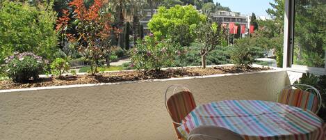 Terrasse vue Château de Cassis