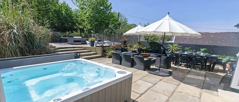 Relax and soak in the Hot Tub at the end of a Beach day in Croyde North Devon