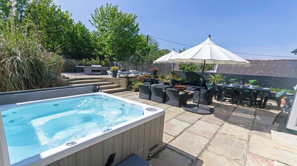 Relax and soak in the Hot Tub at the end of a Beach day in Croyde North Devon