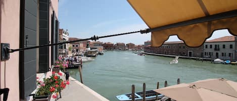 MURANO Suites - AMETISTA
Boutique apartments with canal view, Venice - Italy. 