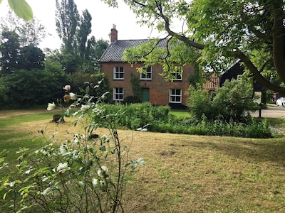 Charming Victorian farmhouse set in peaceful countryside