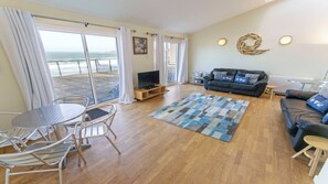 Lounge with seaview