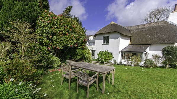 Thatched cottage in Georgeham Nr Croyde