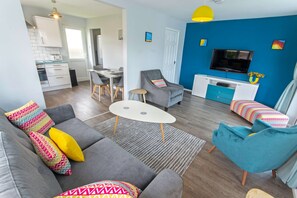 Comfortable lounge with hi tech tv and netflix 
