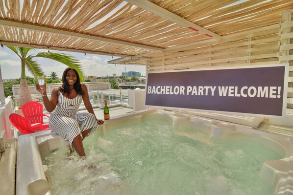 Exciting hot tub on rooftop terrace, with ocean view, next to outdoors shower.