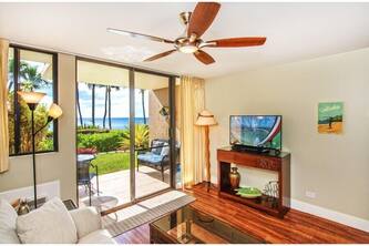 Poolside Gem- Kealia Resort #102 -Ground-Floor - Walk Right Out to the Beach!