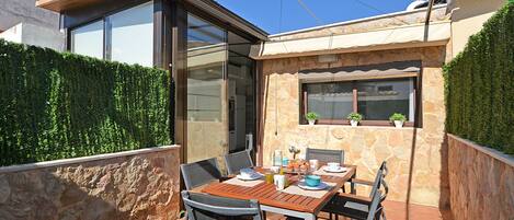 Terrasse von Can Xus, Steinhaus in der Altstadt von Mallorca