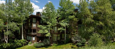Year-round the access to Aspen Mountain from the Mountain Queen condos makes it so convenient to enjoy the outdoors!