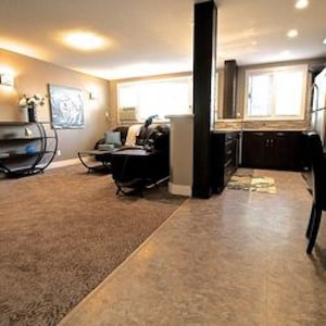 Beautiful 2 Bedroom - Located a block to Wascana Park - Beautiful 2 Bedroom - Located a block to Wascana Park (3)