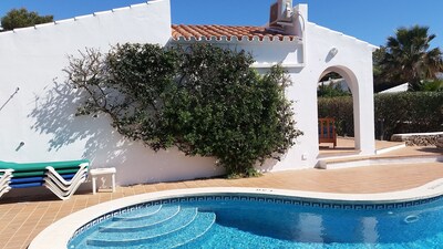 Villa en Binibeca con piscina privada y vistas al mar desde la azotea