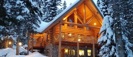 Winter at Alpine Cougar Chalet