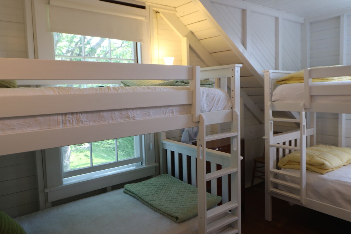 Classic Beach Cottage – Short Walk to Kennebunk Beach