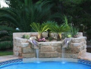 Pool / feature