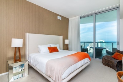 Hollywood Beach Apartment
