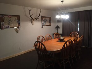 Dining Room (Seats 8 -10)