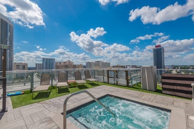 Hollywood Beach Apartment
