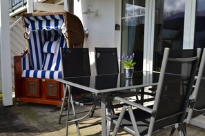 Strandkorb auf der Terrasse