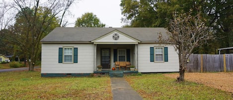 Bessie’s bungalow welcomes you!