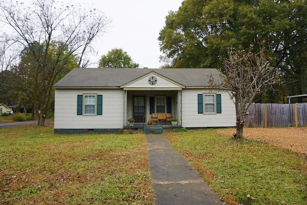 Bessie’s bungalow welcomes you!