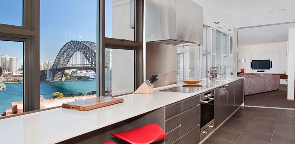 Luxury 4 Bedroom Apartment Right between Opera House and Harbour