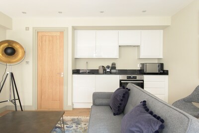 The New Bond Street Loft - Modern 1BDR City Centre Apartment