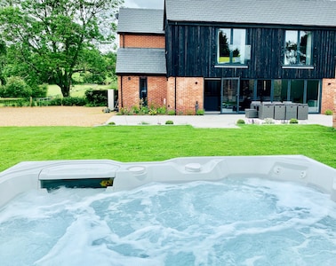 Casa de lujo boutique con "jacuzzi" en la zona rural de New Forest, capacidad para 12 