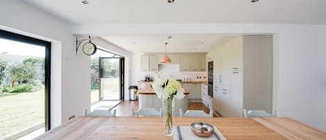 Gorgeous open plan Country Kitchen