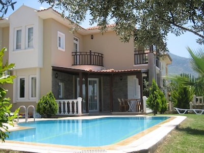 Sunny Villa Jaska, one minute level walk to dolmus bustop and local supermarket