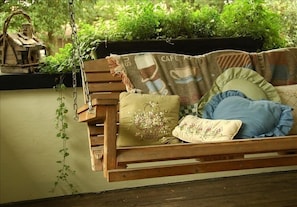 Front porch swing
