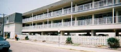 Oceanside Condo at beach and boardwalk ramp n Ocean City, NJ