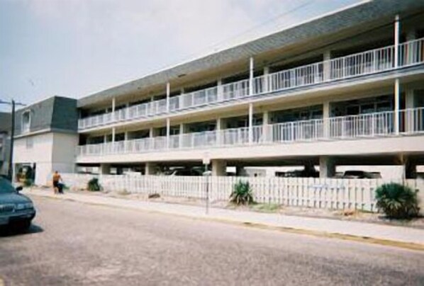 Oceanside Condo at beach and boardwalk ramp n Ocean City, NJ