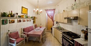 Maison de Maitresse - Kitchen