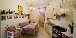 Maison de Maitresse - Kitchen