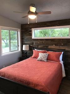 Zion/Bryce Tiny House #5 in apple orchard! Sleeps 4