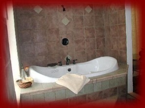 Deluxe Suite two person whirlpool tub with view of TV
