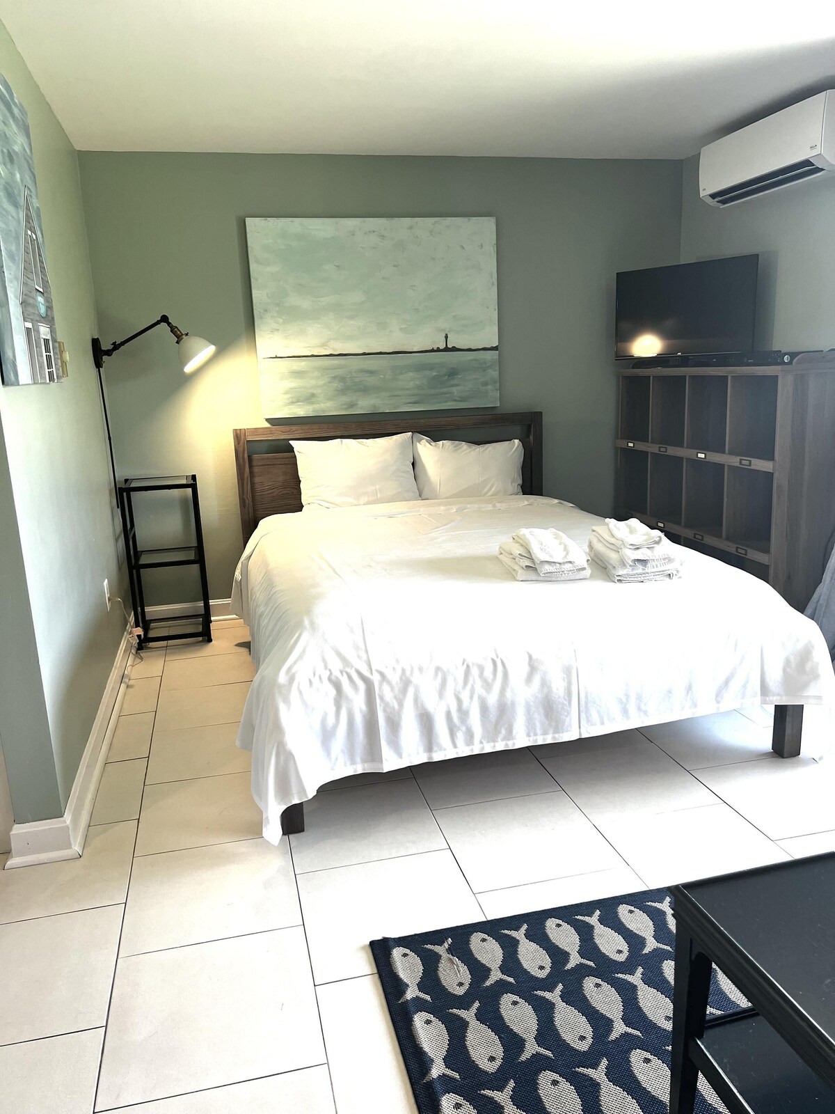 Unit #11 – Ground floor efficiency studio with AC