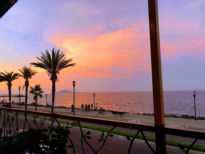 Escapada en el centro de la bahía de Loreto, México, con una gran terraza relajante.