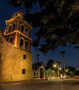 Escapada en el centro de la bahía de Loreto, México, con una gran terraza relajante.