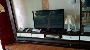 LIVING RM  3