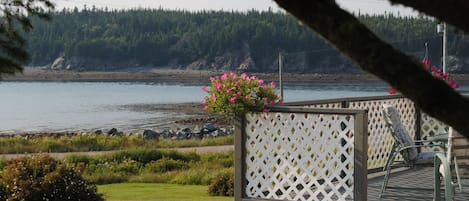 Cassidy Lane by the Sea overlooks Maces Bay on the magnificent Bay of Fundy
