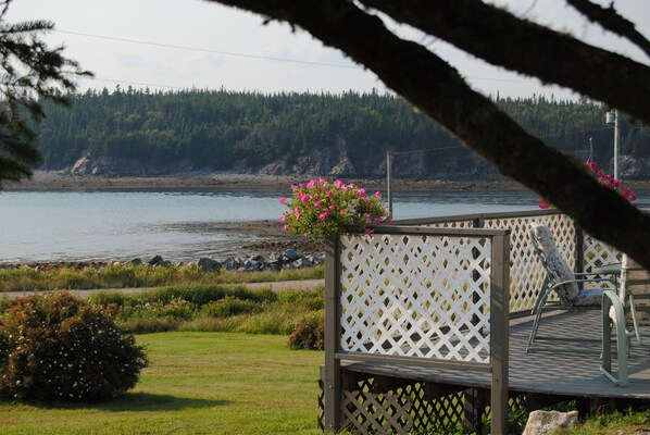 Cassidy Lane by the Sea overlooks Maces Bay on the magnificent Bay of Fundy