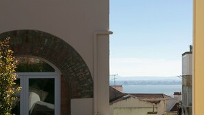 A beautiful view over the Tagus River.
#riverview  #tagusriver #portugal #pt #lisbon