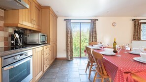 Kitchen & Dining Area