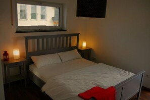 Schlafzimmer 1