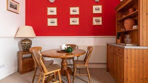 Lounge & Dining Area