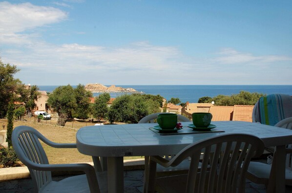 vue mer depuis grande terrasse privative