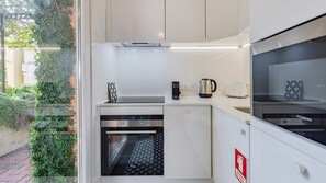 A modern fully equipped kitchenette with all the utensils and appliances you'll need.
#modern #quality #kitchen #portugal #pt #lisbon
