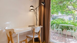 Enjoy your meals indoors or outdoors, in this convenient dining tables.
#dining #comfort #portugal #pt #lisbon