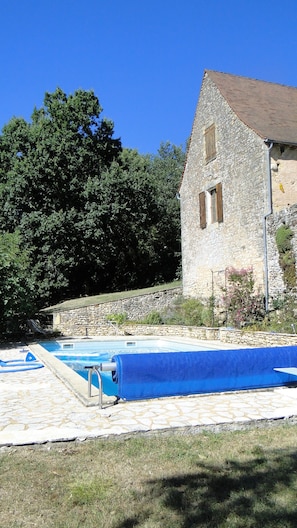une autre vue de la piscine