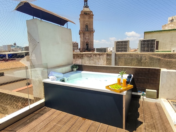 Bain à remous extérieur